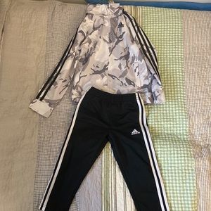 BRAND NEW (WITHOUT TAGS) ADIDAS BOYS TRACK SUIT SIZE: 6 GREY AND BLACK